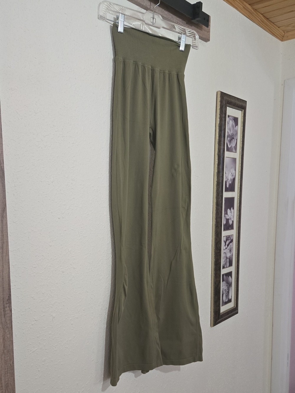 Pre-loved Free People Movement High Waisted Flare Leggings - Olive Green XS/S